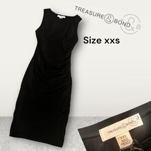 Beautiful Formfitting black dress / formal so